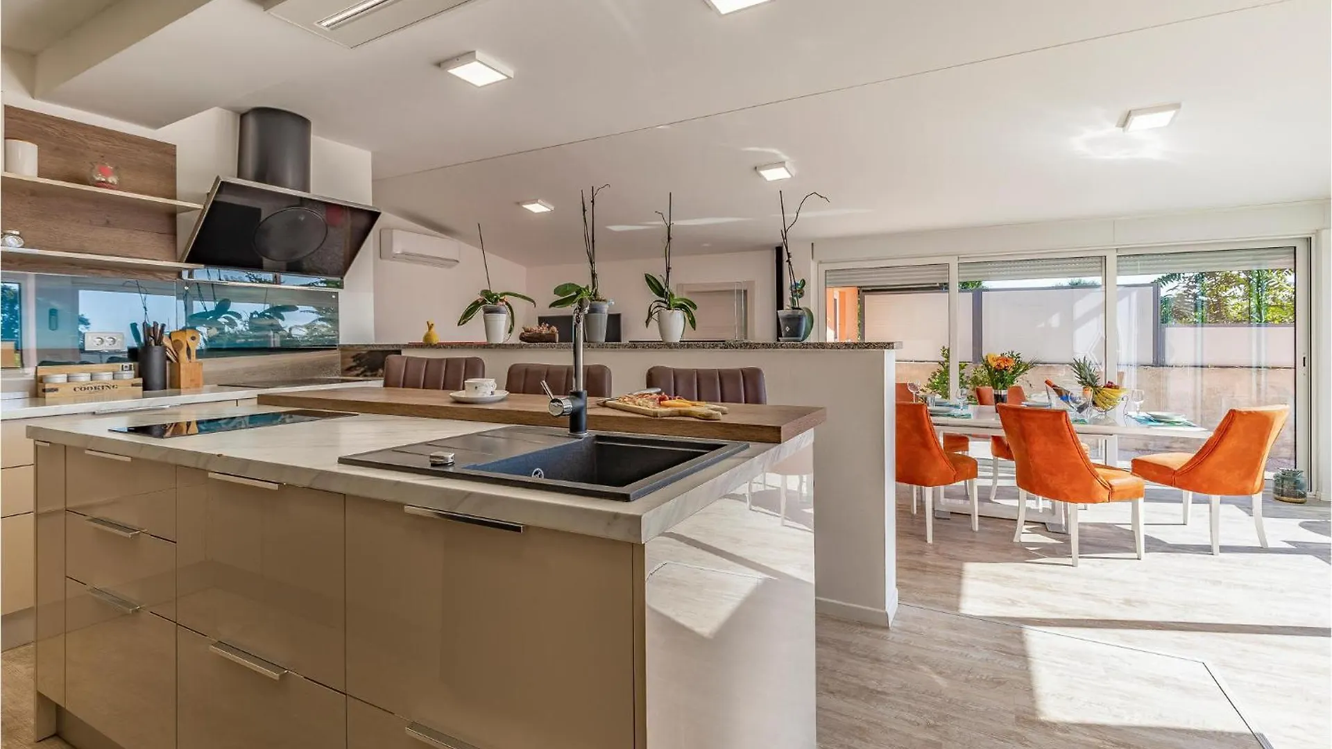 6 Bedroom Beautiful Home In Medulin