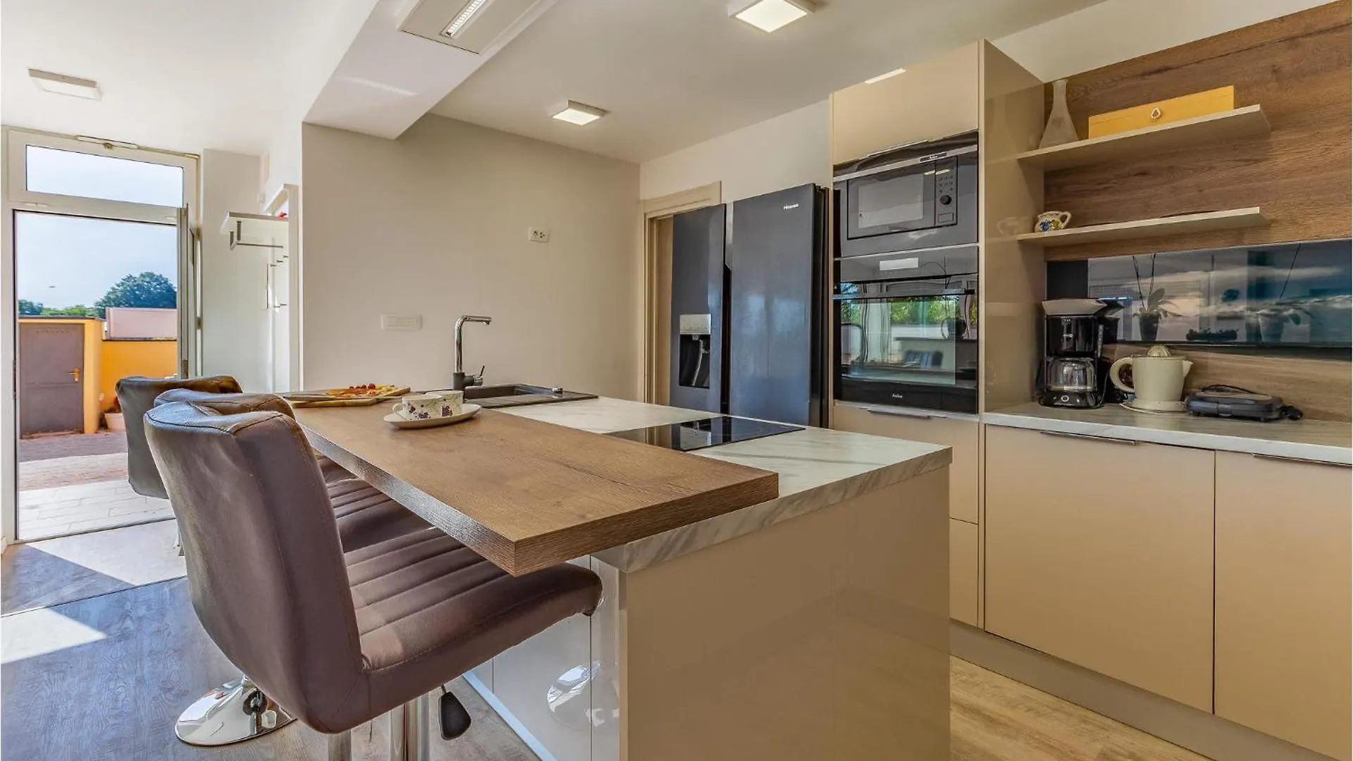 Holiday home 6 Bedroom Beautiful Home In Medulin