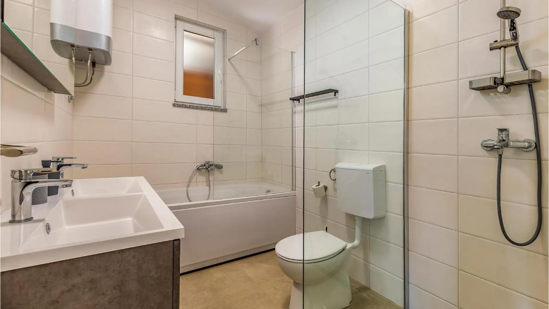 6 Bedroom Beautiful Home In Medulin Holiday home