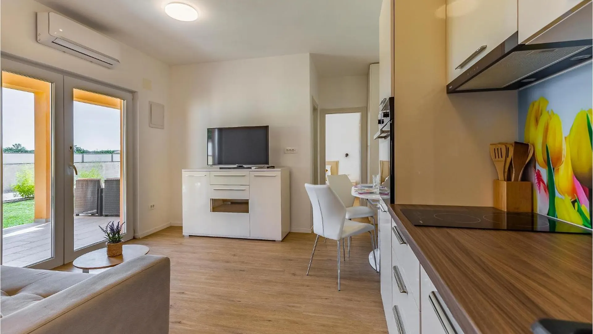 6 Bedroom Beautiful Home In Medulin Holiday home