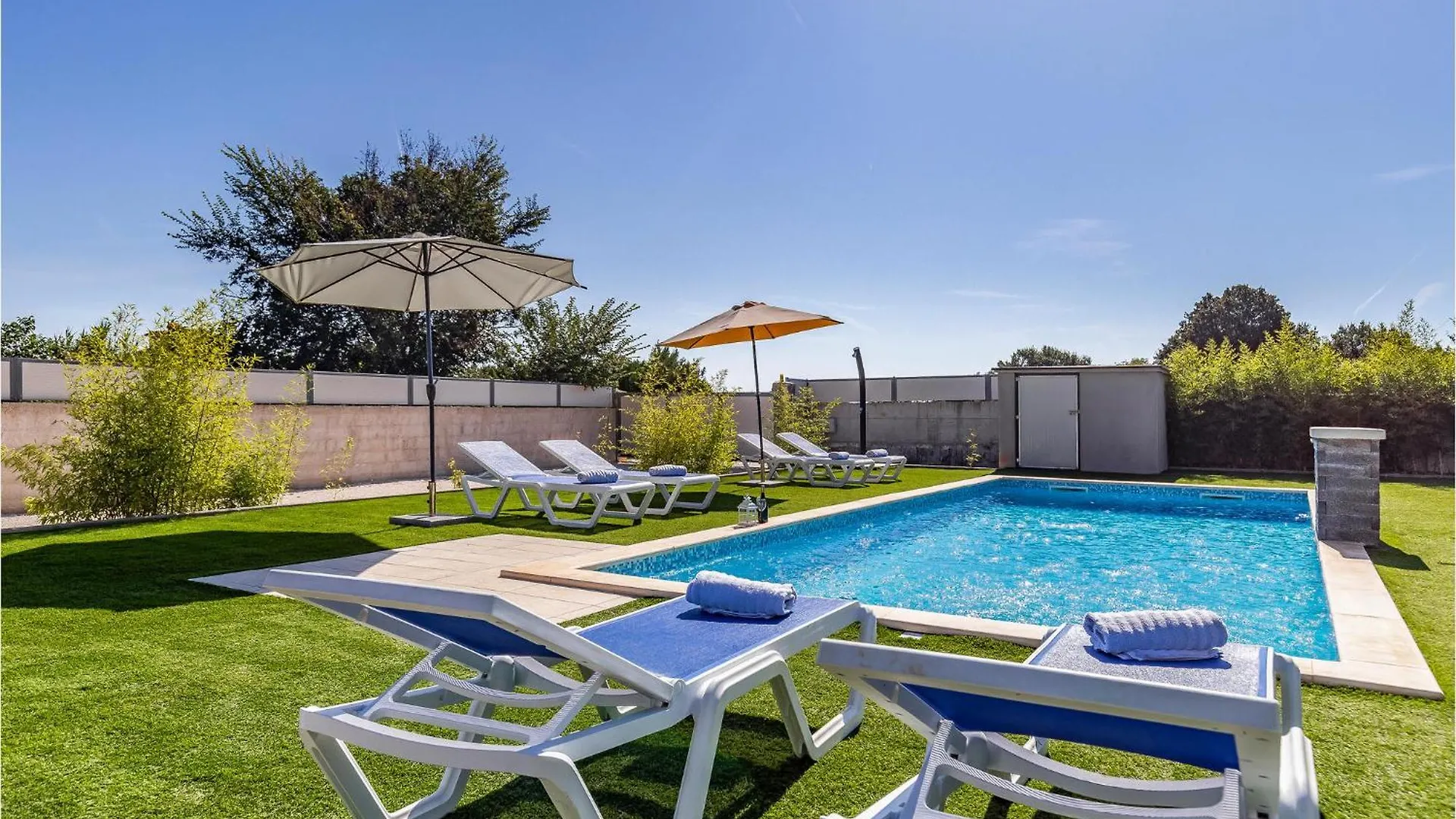 6 Bedroom Beautiful Home In Medulin Holiday home
