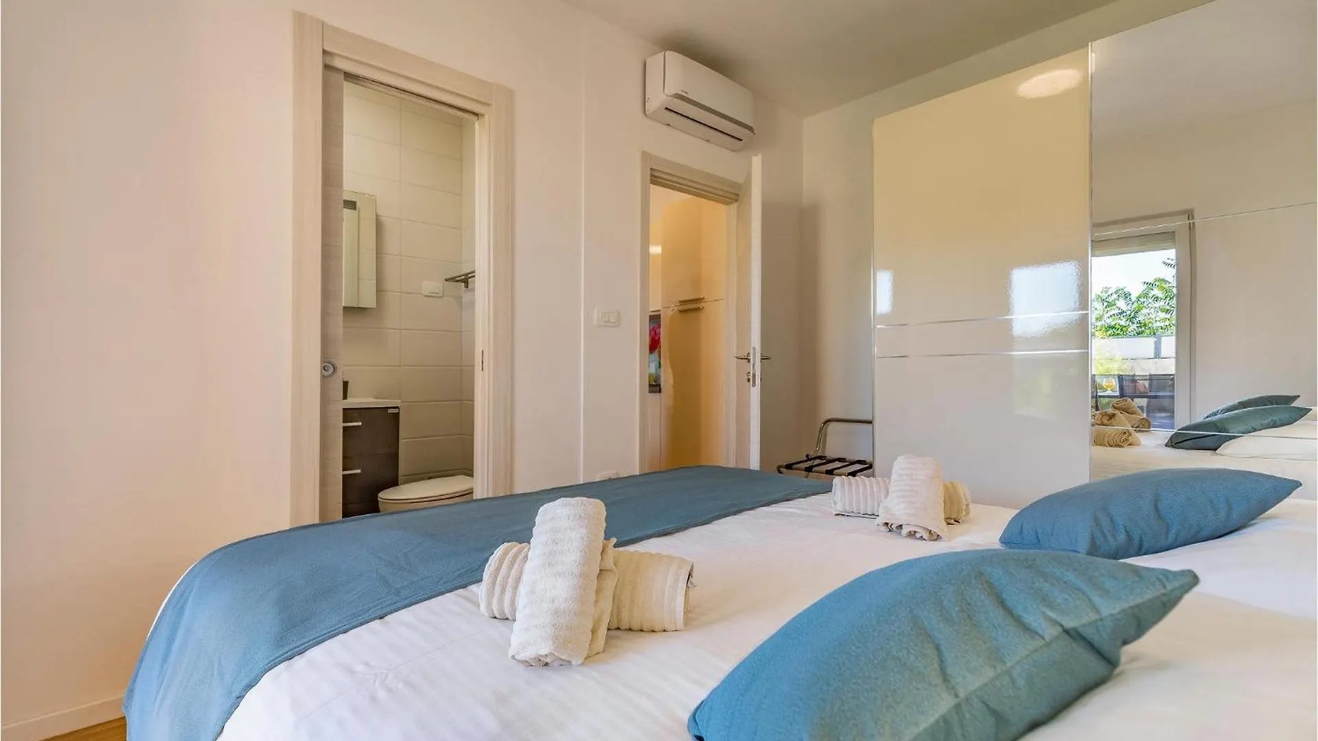 Holiday home 6 Bedroom Beautiful Home In Medulin