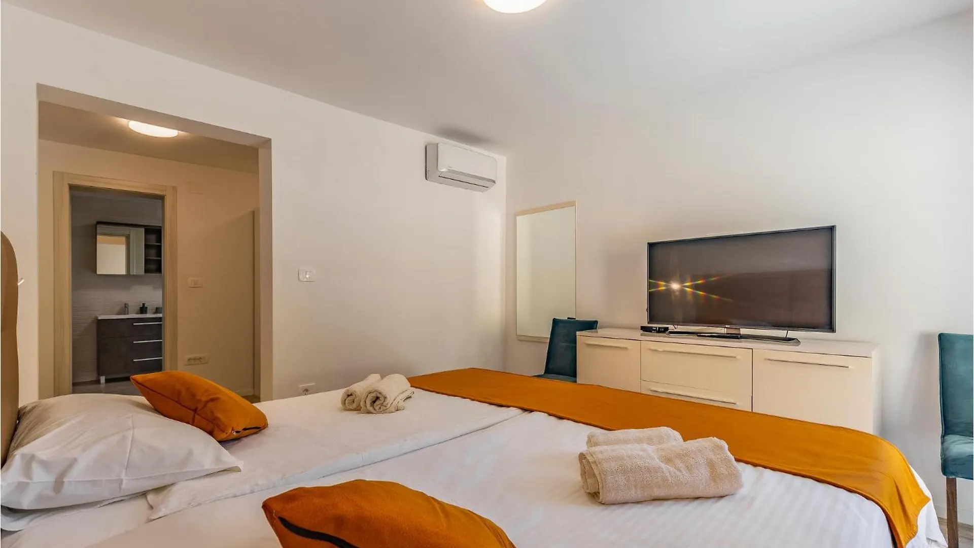 Holiday home 6 Bedroom Beautiful Home In Medulin